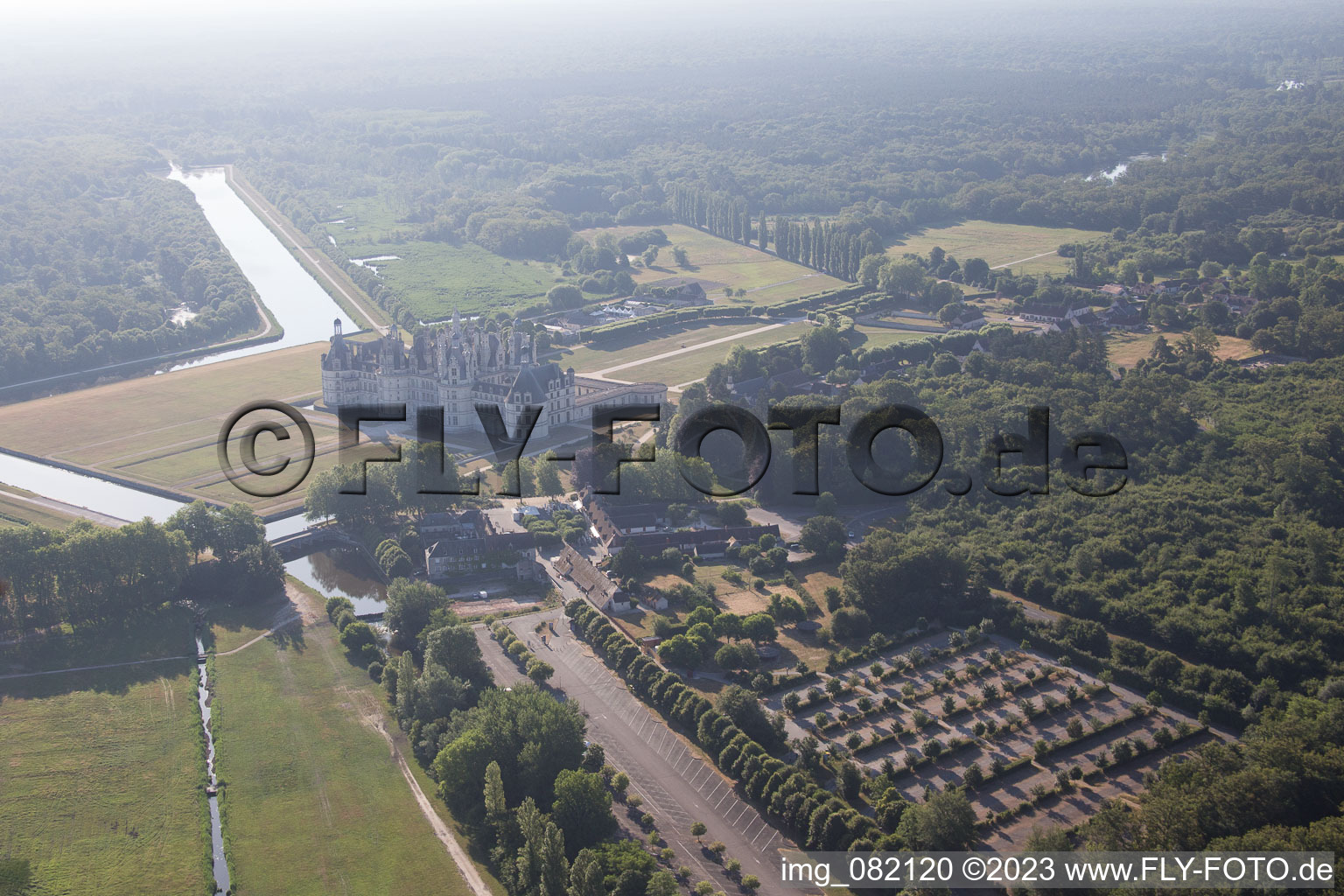 Luftaufnahme von Chambord im Bundesland Loir-et-Cher, Frankreich
