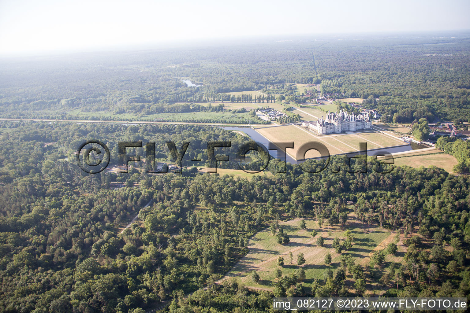 Chambord im Bundesland Loir-et-Cher, Frankreich aus der Vogelperspektive