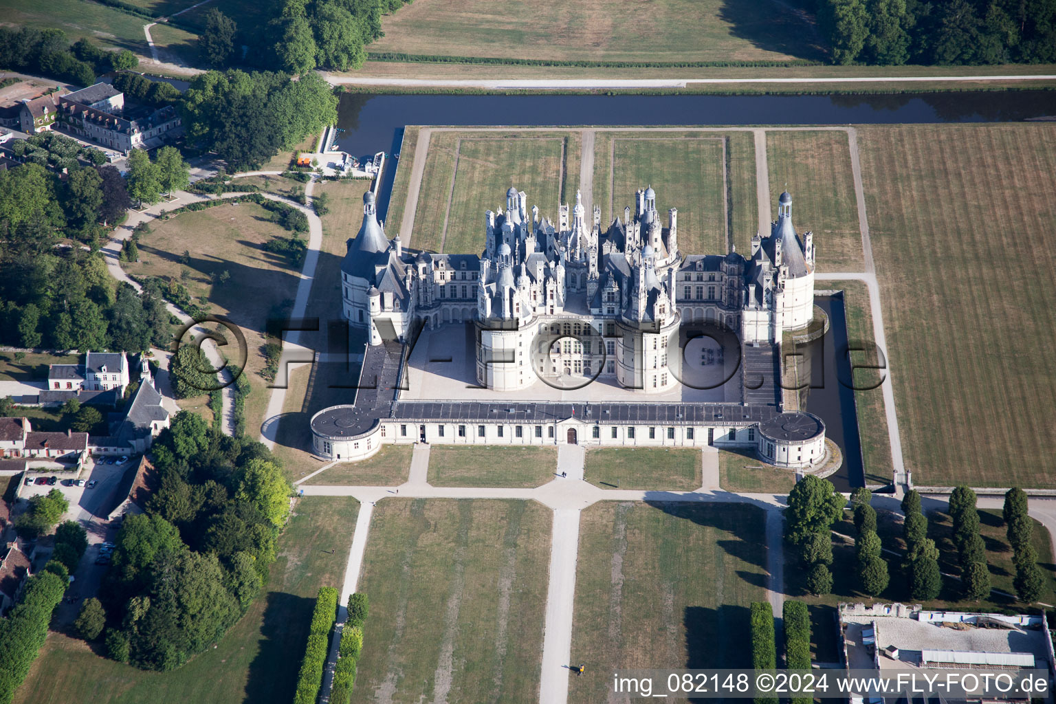 Gebäudekomplex im Schloßpark von Schloß Château de Chambord in Chambord in Centre-Val de Loire im Bundesland Loir-et-Cher, Frankreich