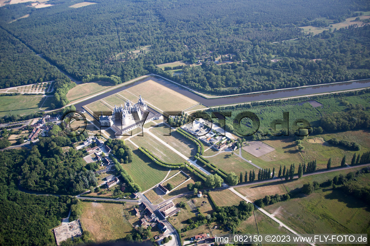 Chambord im Bundesland Loir-et-Cher, Frankreich aus der Luft
