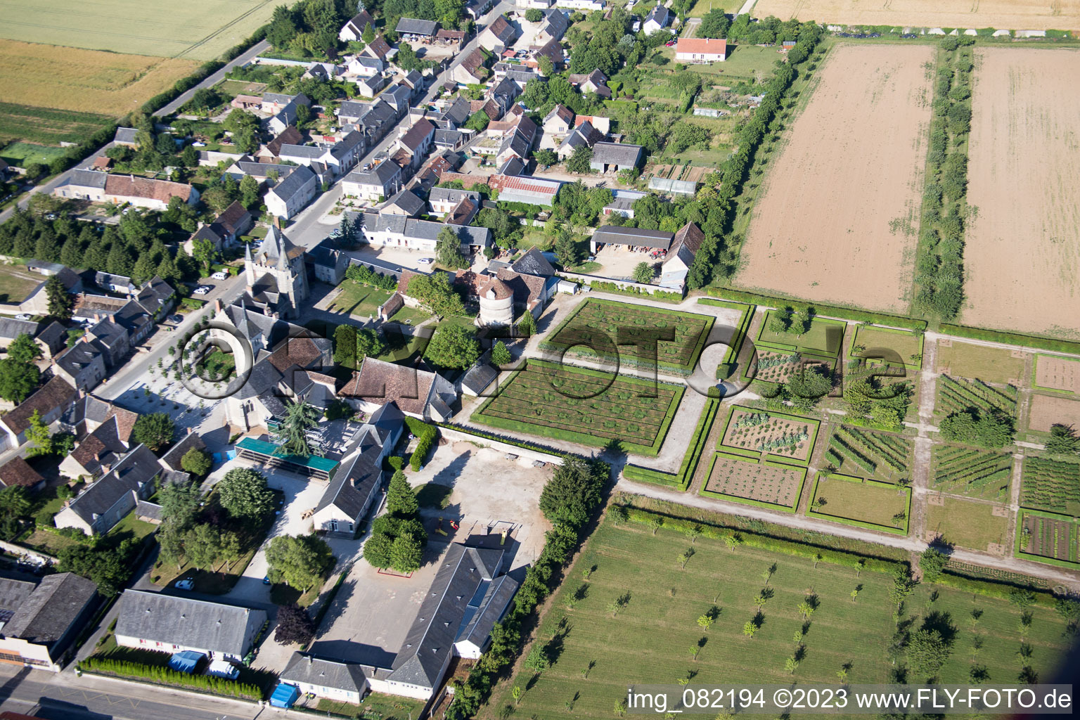 Talcy im Bundesland Loir-et-Cher, Frankreich von der Drohne aus gesehen