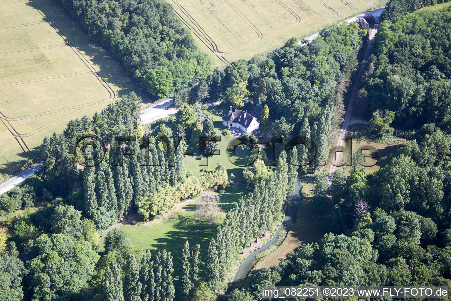 Landes-le-Gaulois im Bundesland Loir-et-Cher, Frankreich aus der Luft betrachtet