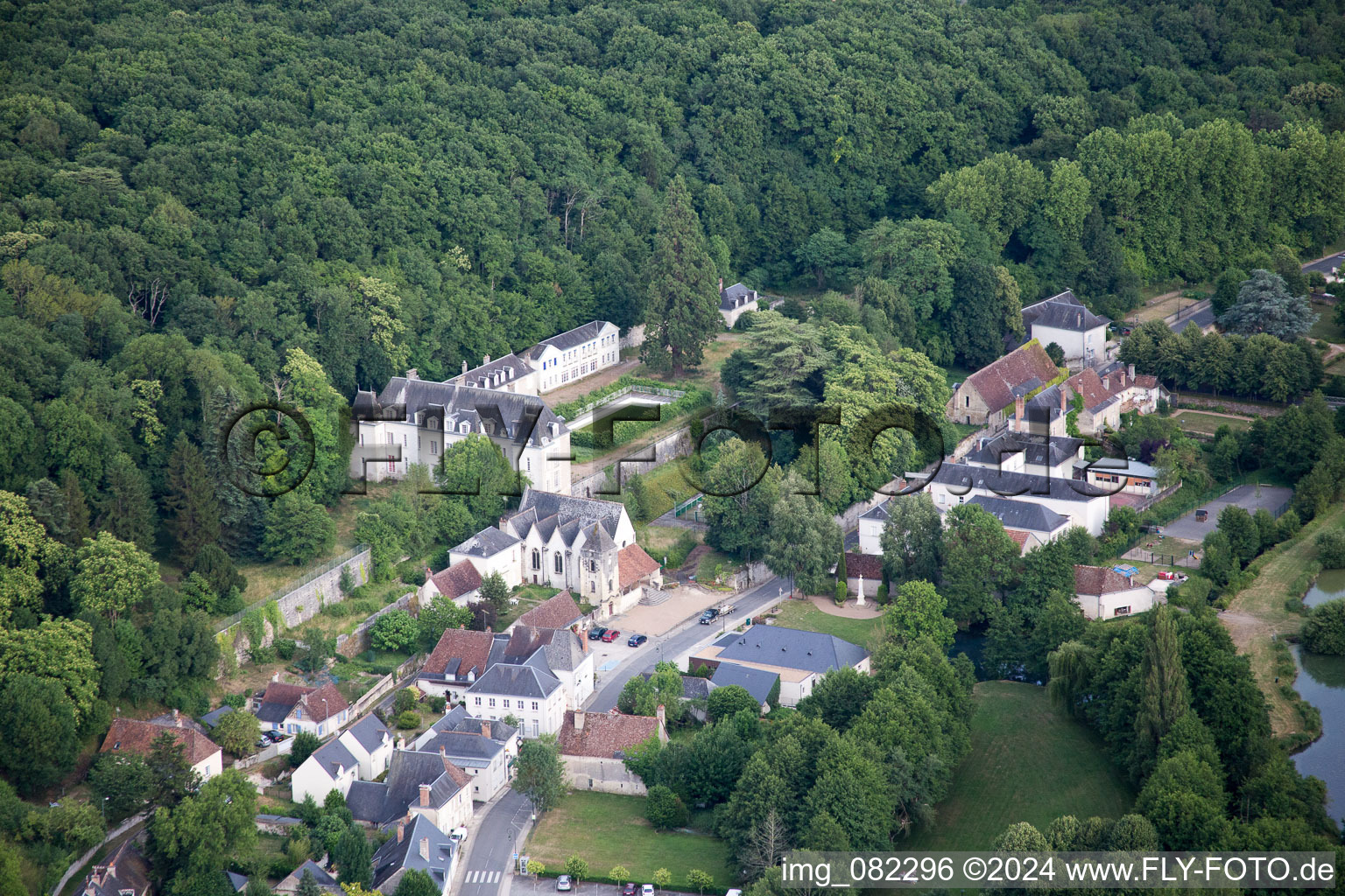 Saint-Ouen-les-Vignes im Bundesland Indre-et-Loire, Frankreich von oben