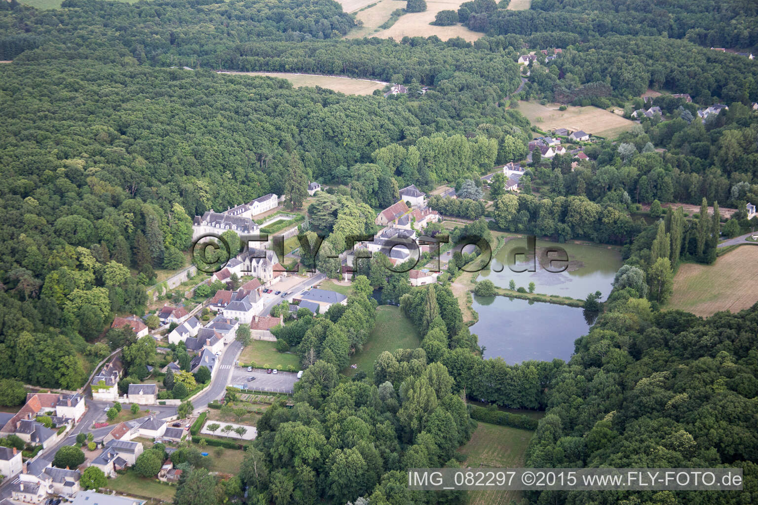 Saint-Ouen-les-Vignes im Bundesland Indre-et-Loire, Frankreich aus der Luft