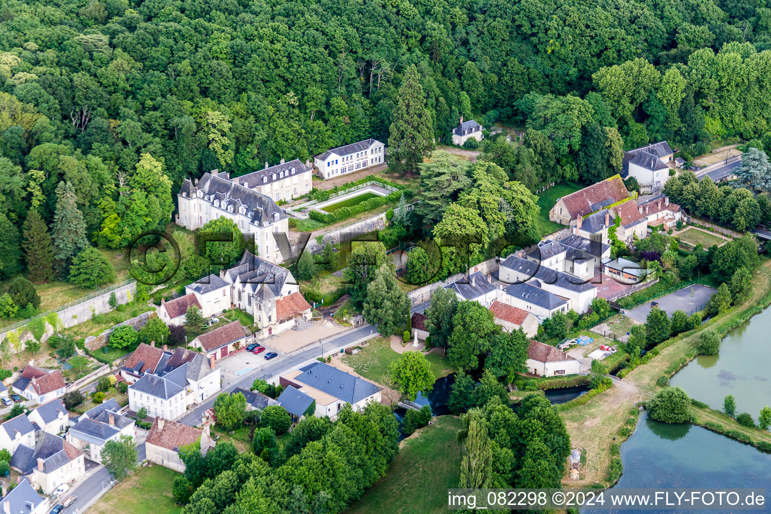 Burganlage des Schloß Château de Saint Ouen les Vignes in Saint-Ouen-les-Vignes in Centre-Val de Loire im Bundesland Indre-et-Loire, Frankreich