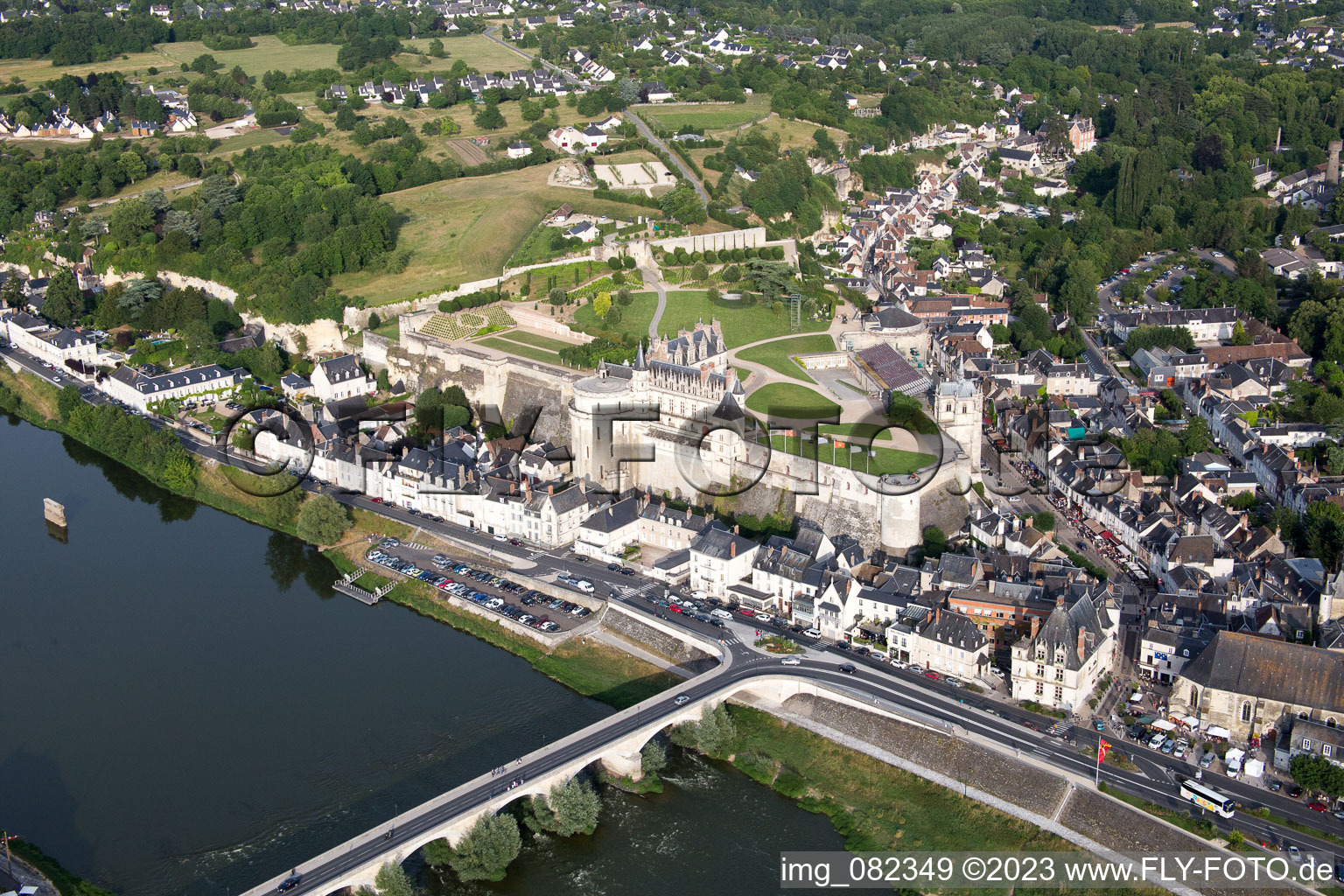 Drohnenbild von Nazelles-Négron im Bundesland Indre-et-Loire, Frankreich