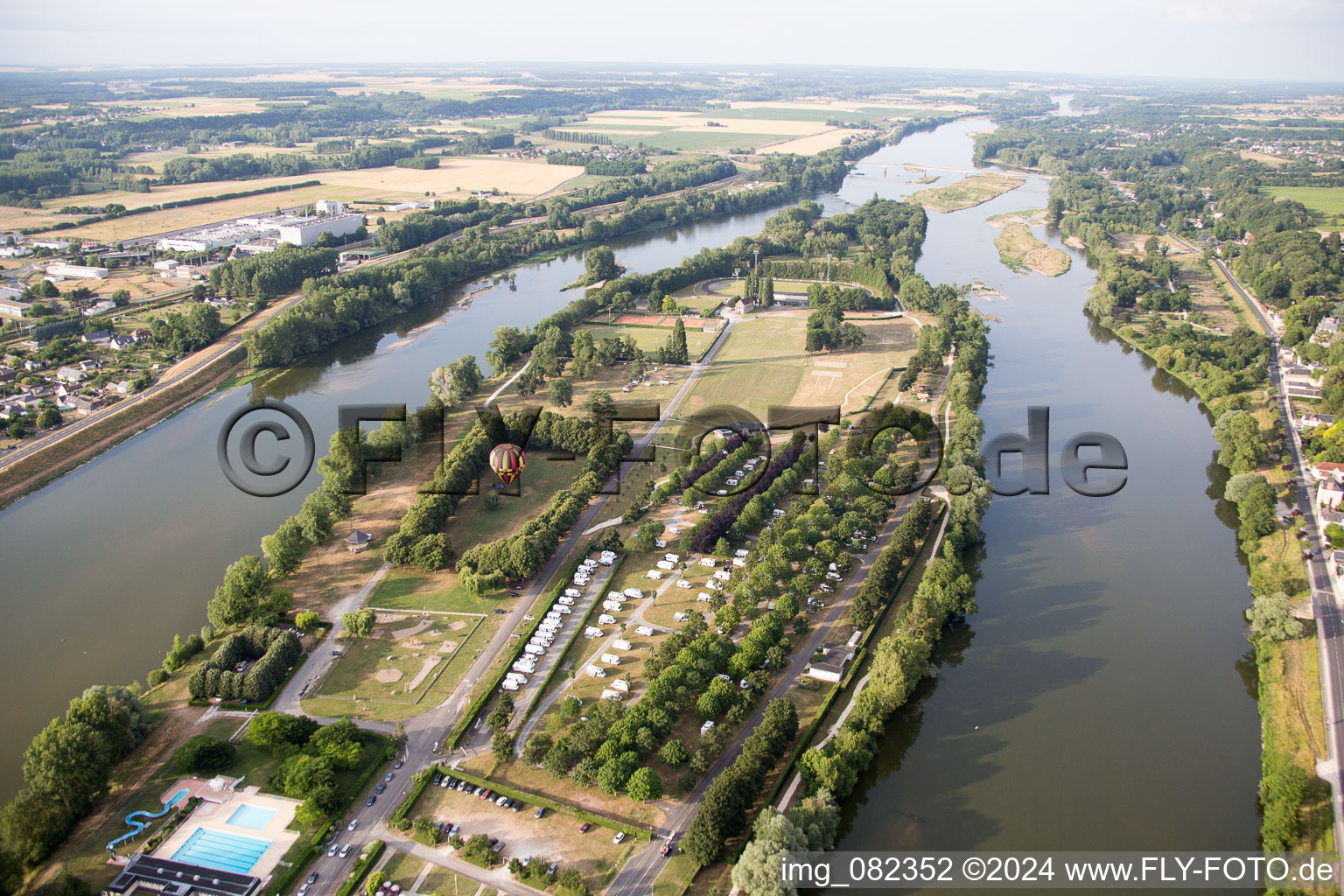 Insel am Ufer des Flußverlaufes der Loire in Amboise in Centre-Val de Loire im Bundesland Indre-et-Loire, Frankreich