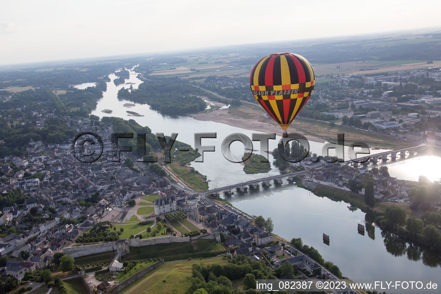Amboise im Bundesland Indre-et-Loire, Frankreich vom Flugzeug aus