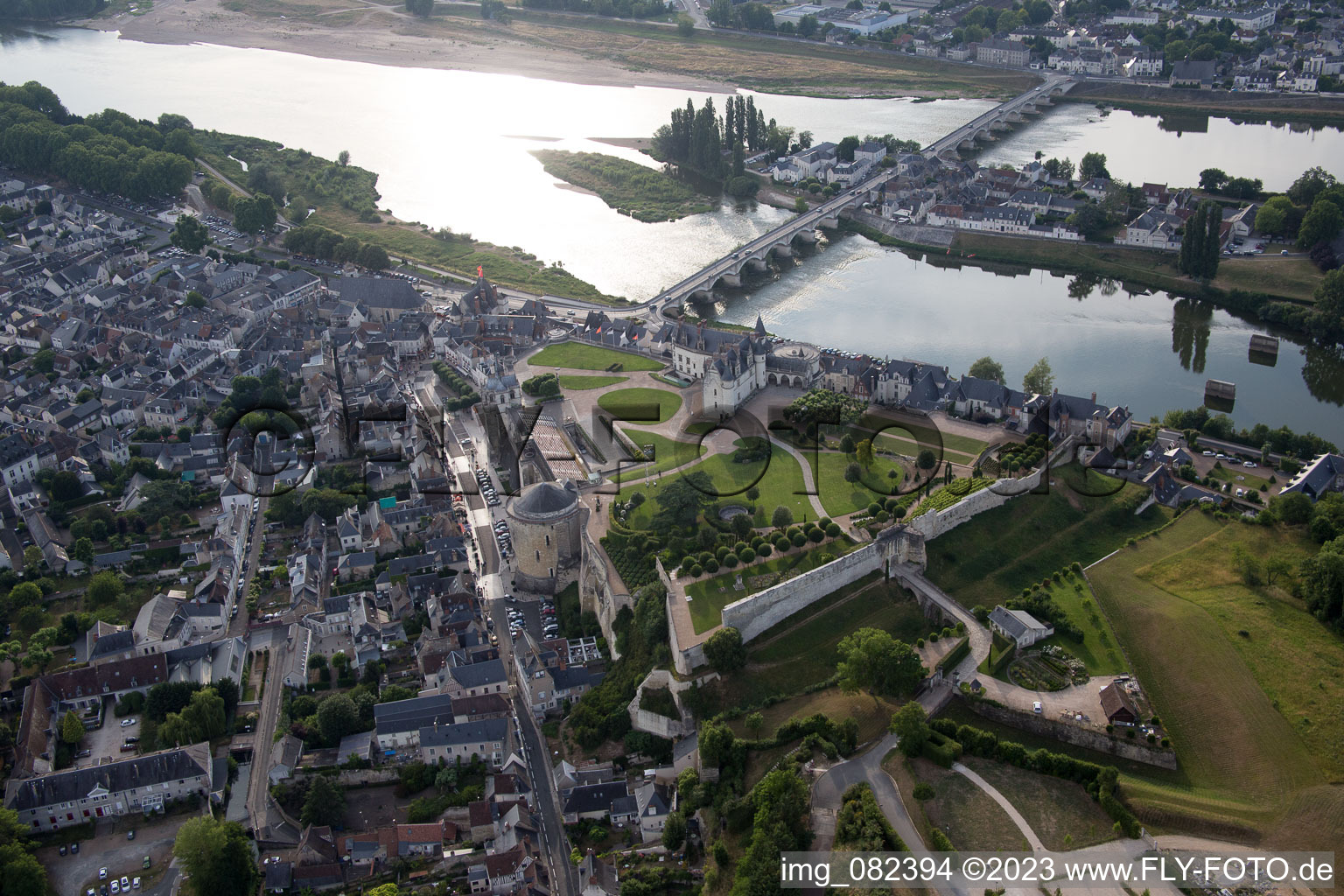 Amboise im Bundesland Indre-et-Loire, Frankreich aus der Drohnenperspektive