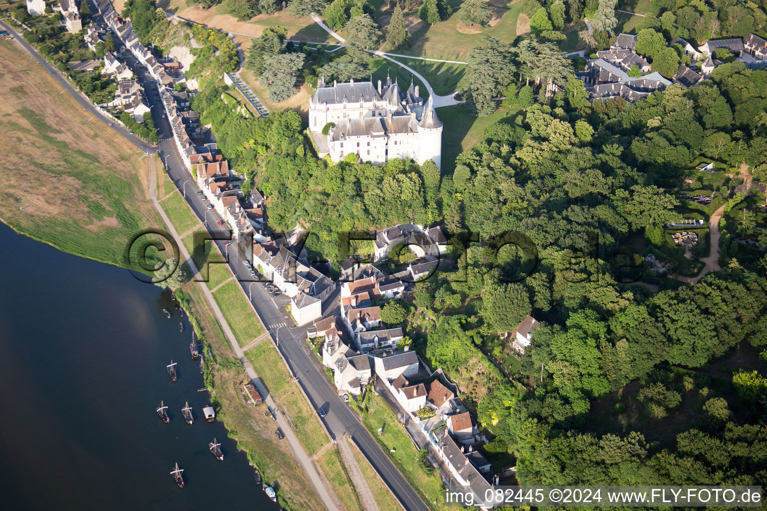 Burganlage des Schloß Chaumont in Chaumont-sur-Loire in Centre-Val de Loire im Bundesland Loir-et-Cher, Frankreich von oben