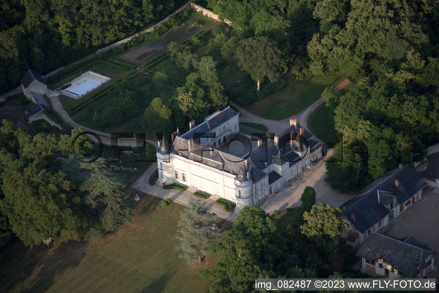 Luftaufnahme von Chailles im Bundesland Loir-et-Cher, Frankreich