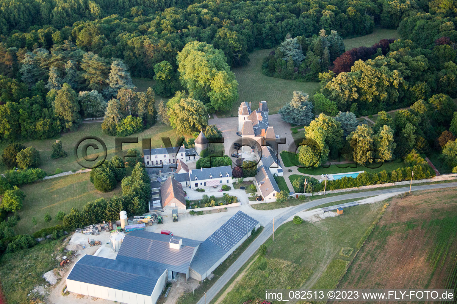 Drohnenbild von Landes-le-Gaulois im Bundesland Loir-et-Cher, Frankreich