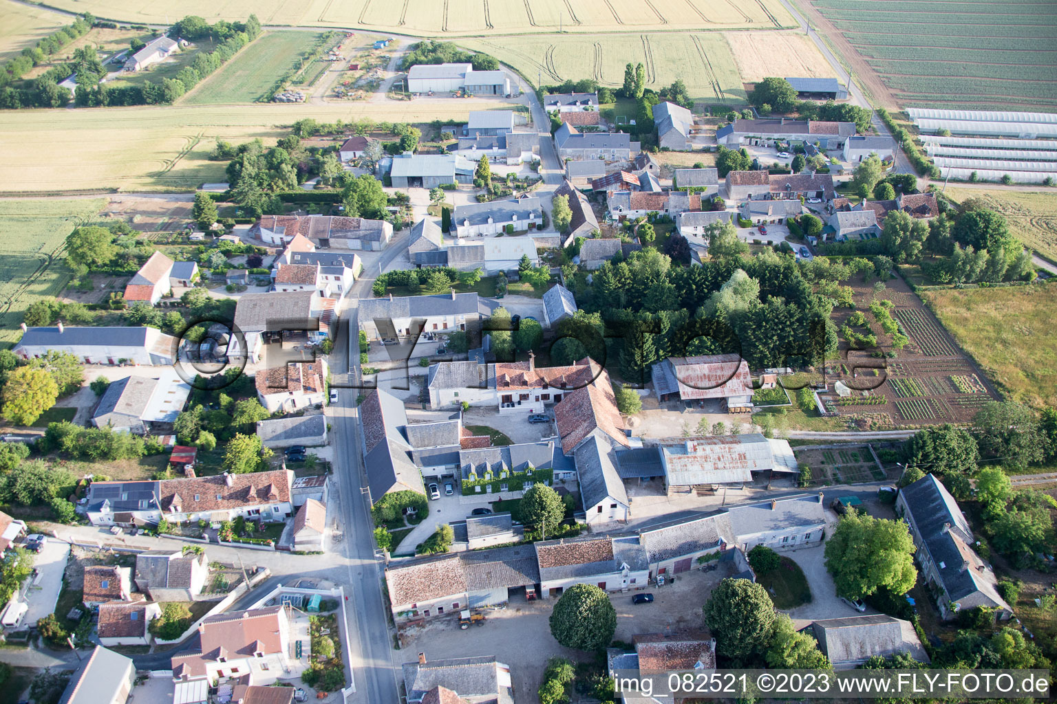 Luftbild von La Chapelle-Saint-Martin-en-Plaine im Bundesland Loir-et-Cher, Frankreich