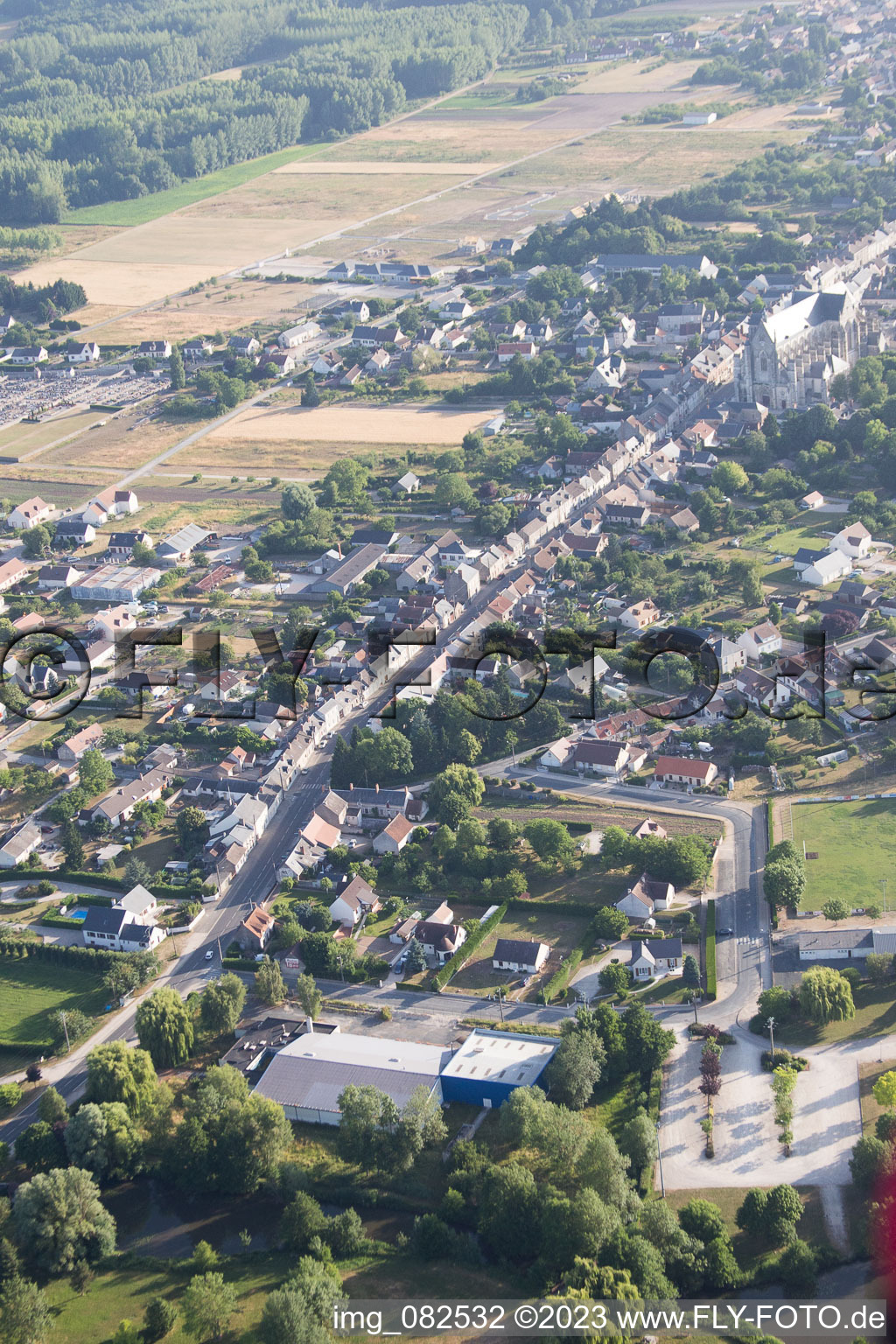 Luftaufnahme von Cléry-Saint-André im Bundesland Loiret, Frankreich
