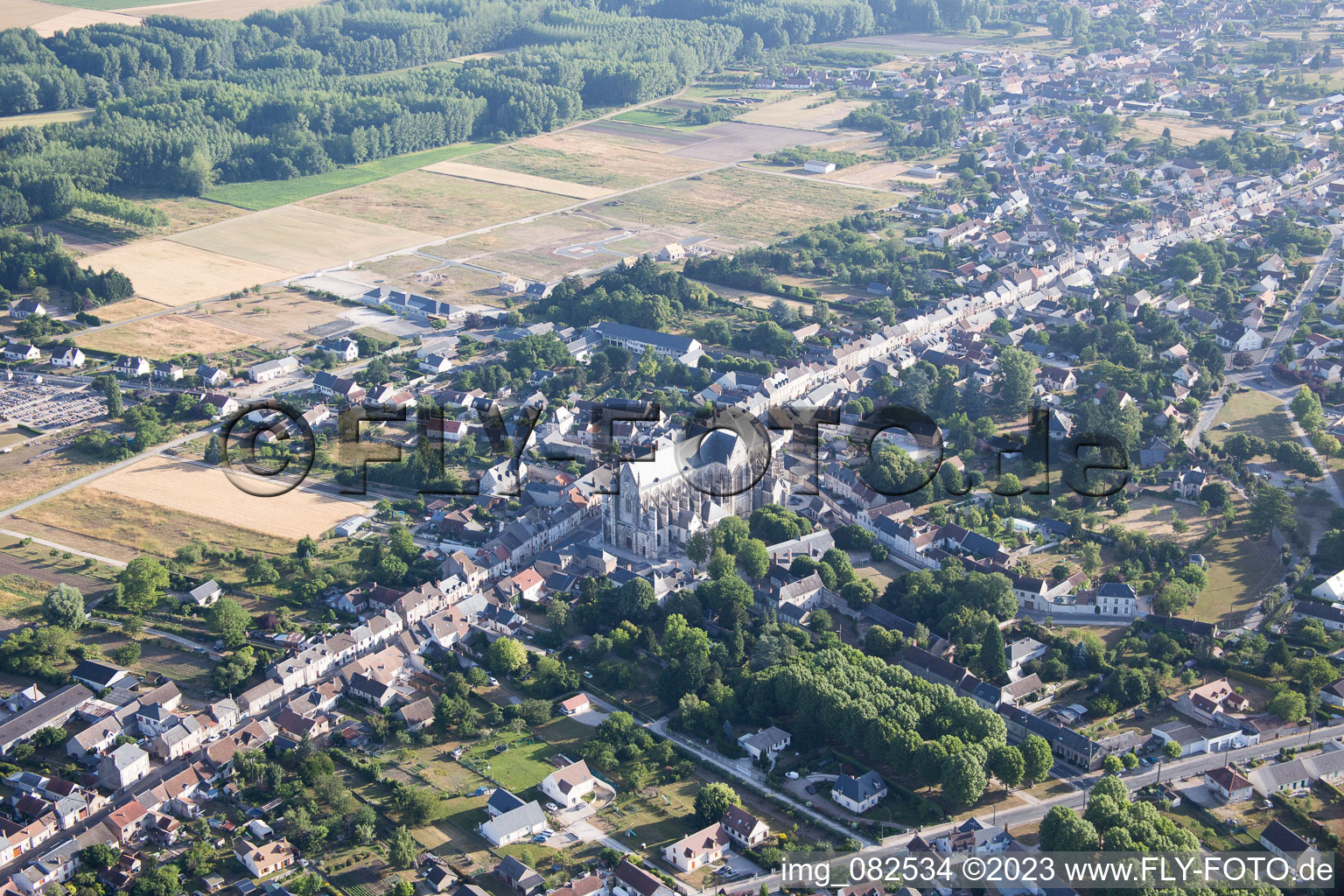 Cléry-Saint-André im Bundesland Loiret, Frankreich von oben