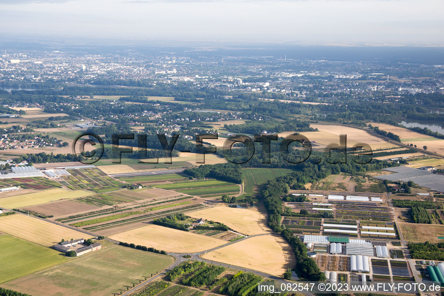 Luftaufnahme von Saint-Denis-en-Val im Bundesland Loiret, Frankreich