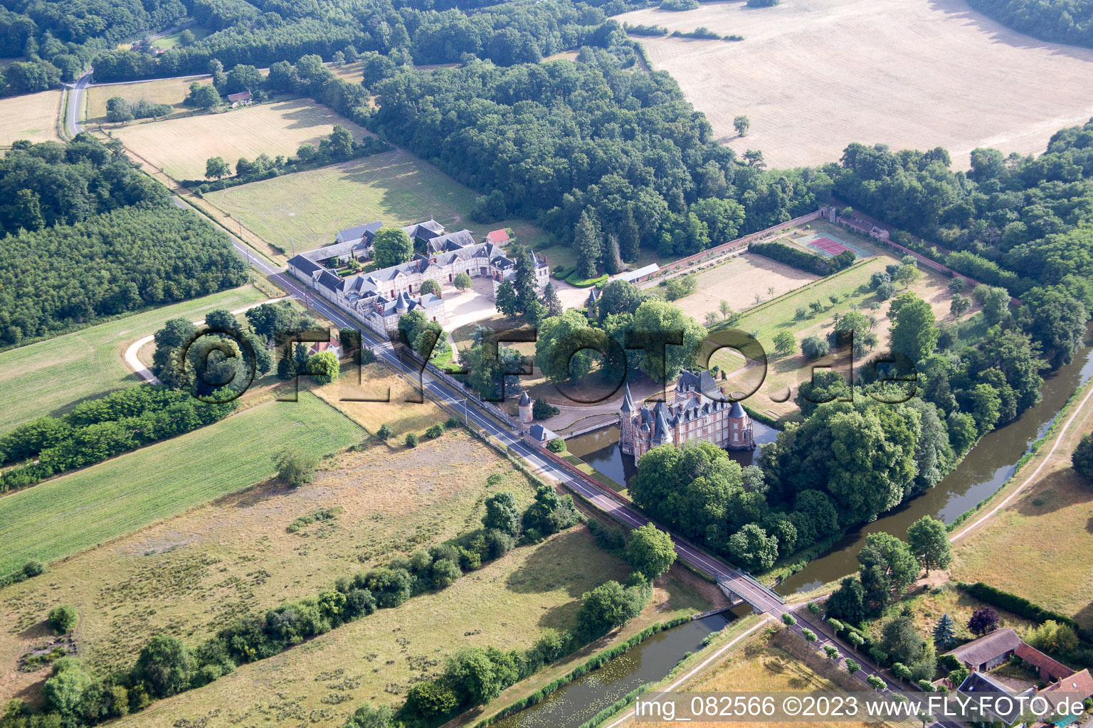 Schrägluftbild von Combreux im Bundesland Loiret, Frankreich
