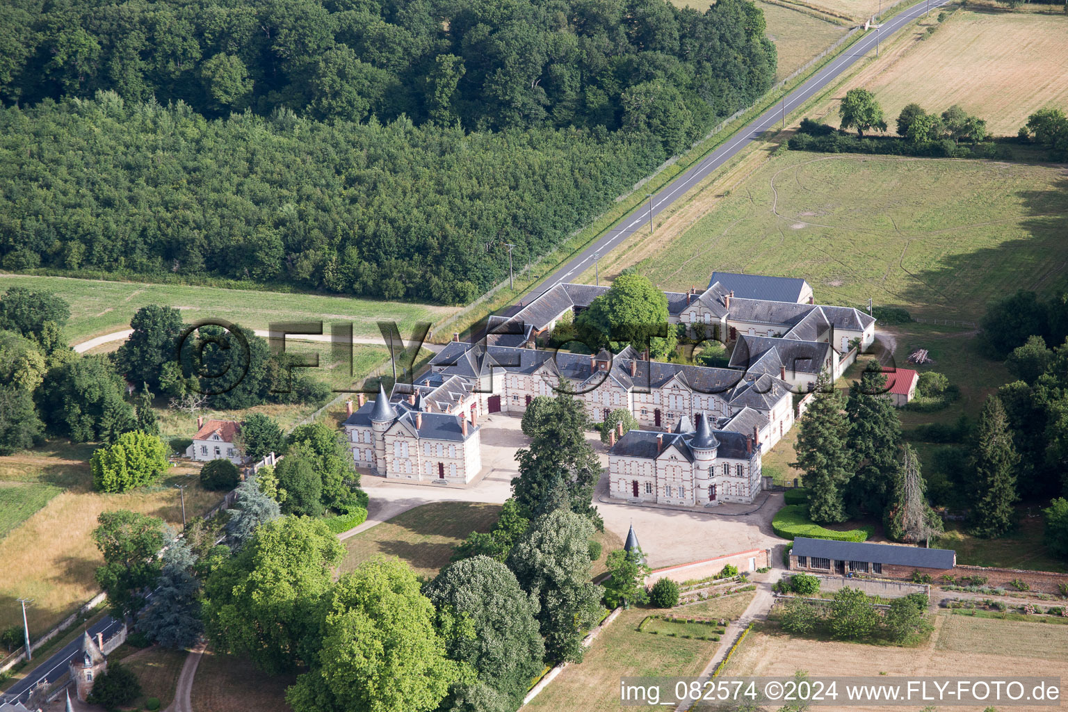Luftaufnahme von Château de Combreux im Bundesland Loiret, Frankreich