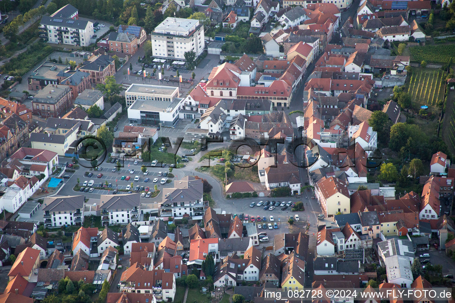 Ortskern am Marktplatz in Edenkoben im Bundesland Rheinland-Pfalz, Deutschland