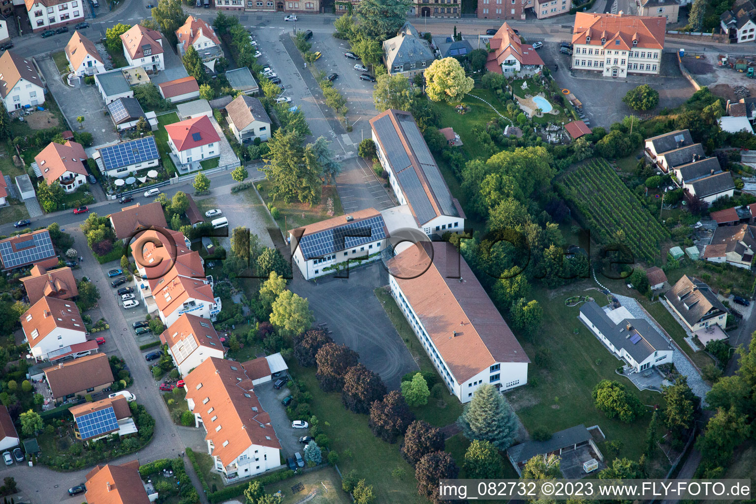 Edenkoben im Bundesland Rheinland-Pfalz, Deutschland aus der Luft