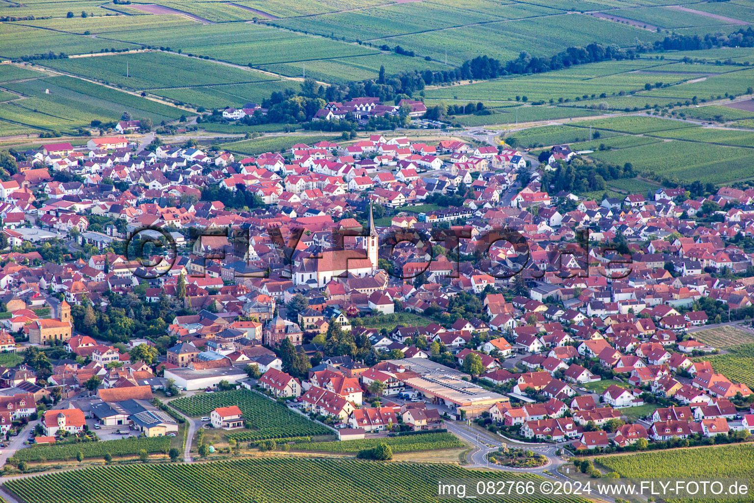 Luftbild von Maikammer von Norden im Bundesland Rheinland-Pfalz, Deutschland