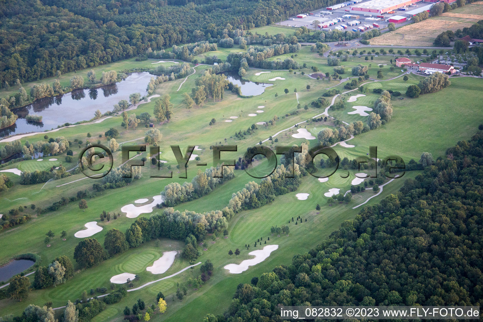 Schrägluftbild von Essingen, Golfclub Dreihof im Bundesland Rheinland-Pfalz, Deutschland