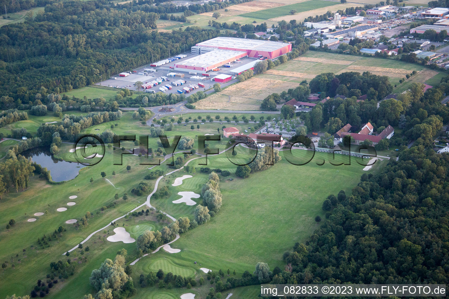 Essingen, Golfclub Dreihof im Bundesland Rheinland-Pfalz, Deutschland von oben