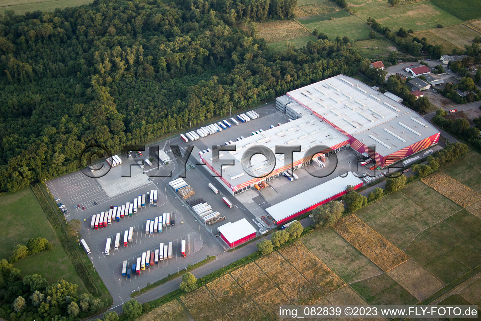 Hornbach Logistikzentrum in Essingen im Bundesland Rheinland-Pfalz, Deutschland