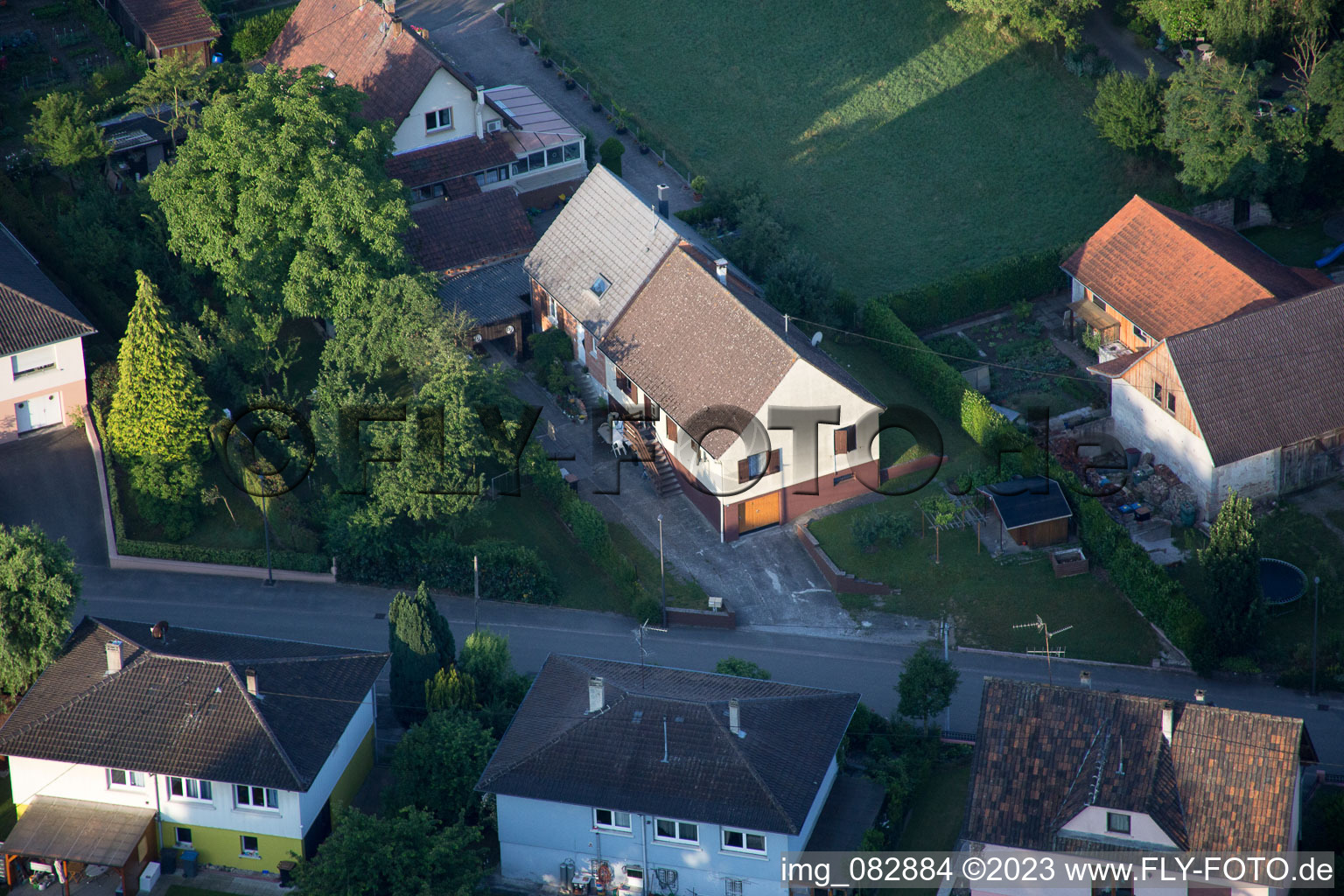 Drohnenbild von Scheibenhard im Bundesland Bas-Rhin, Frankreich