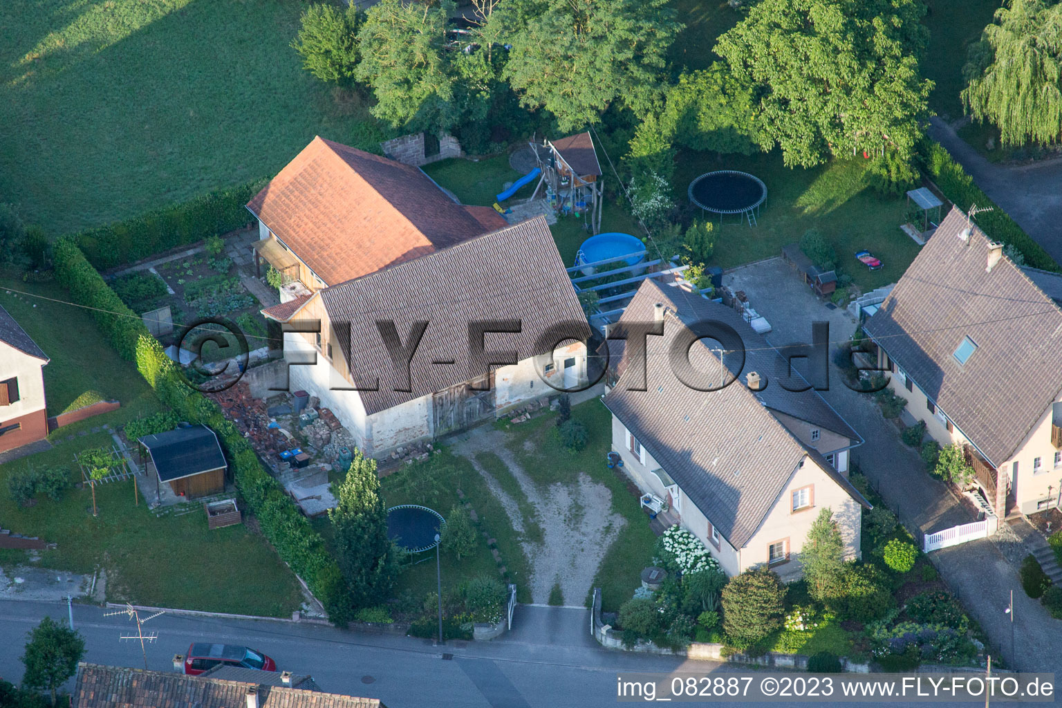 Scheibenhard im Bundesland Bas-Rhin, Frankreich von der Drohne aus gesehen