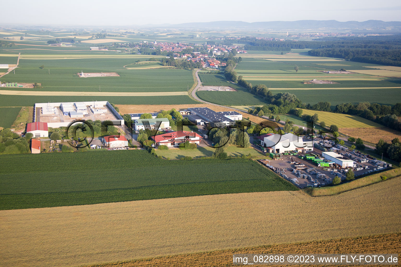 Drohnenbild von Scheibenhard im Bundesland Bas-Rhin, Frankreich
