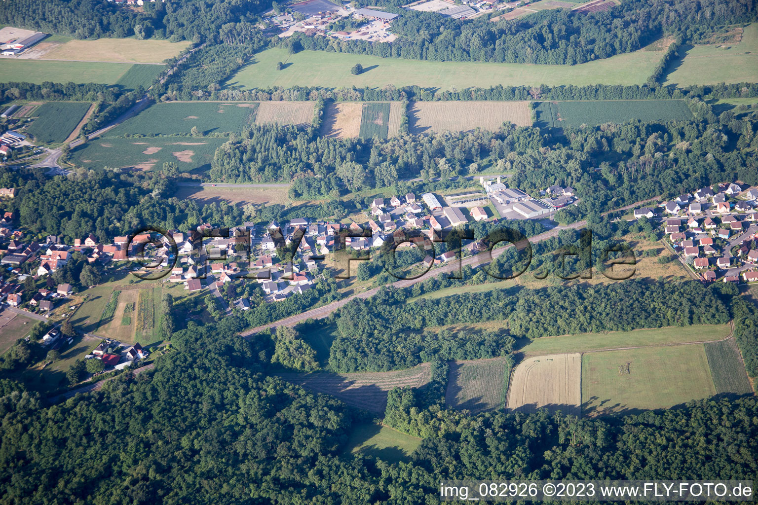 Oberhoffen-sur-Moder im Bundesland Bas-Rhin, Frankreich aus der Luft betrachtet