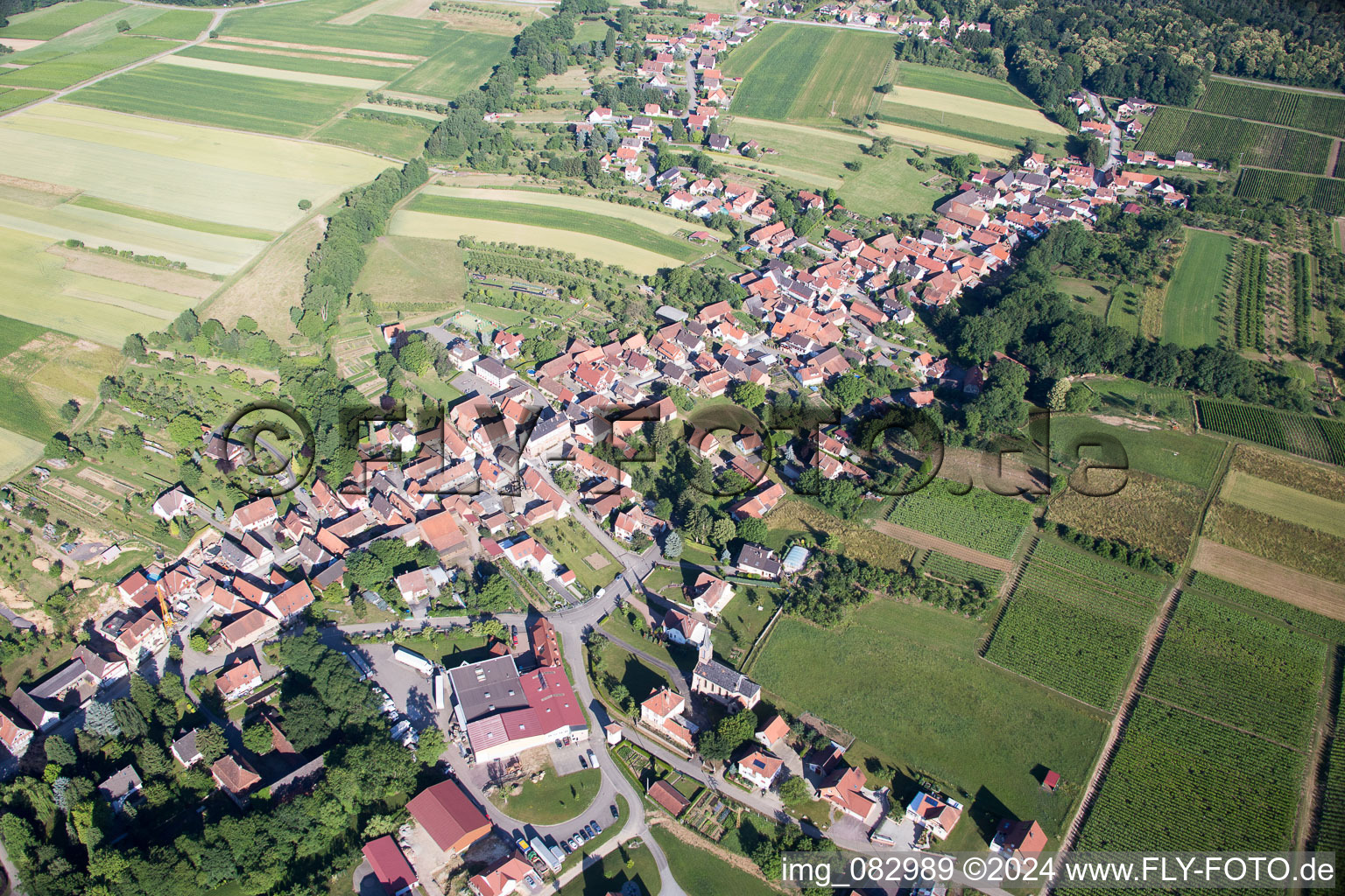 Luftbild von Dorf - Ansicht in Cleebourg in Grand Est im Bundesland Bas-Rhin, Frankreich