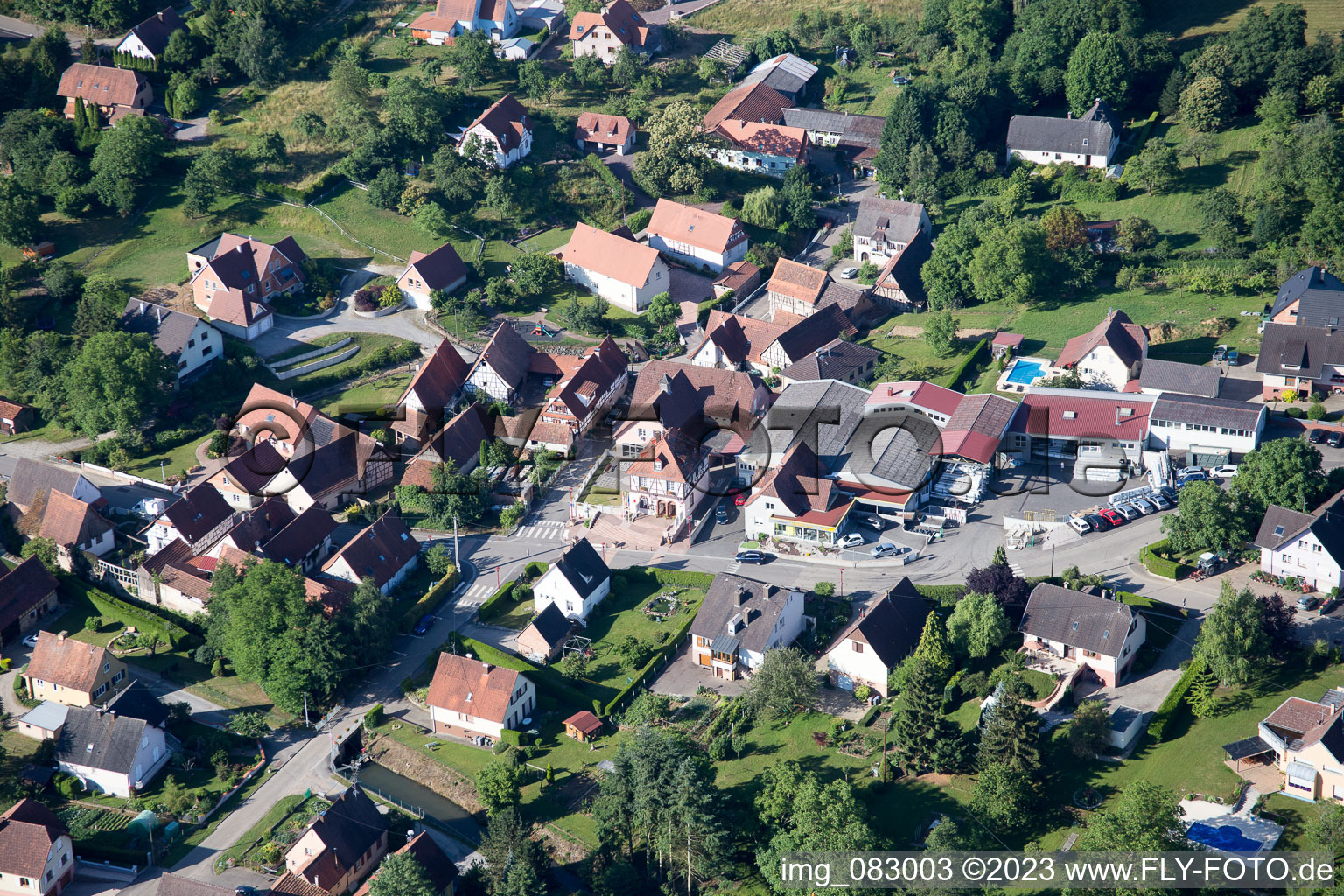 Luftbild von Oberhoffen-lès-Wissembourg im Bundesland Bas-Rhin, Frankreich