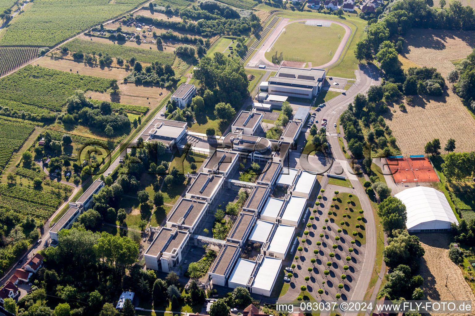 Schulgebäude des Gymnasium Lycée Stanislas in Wissembourg in Grand Est im Bundesland Bas-Rhin, Frankreich