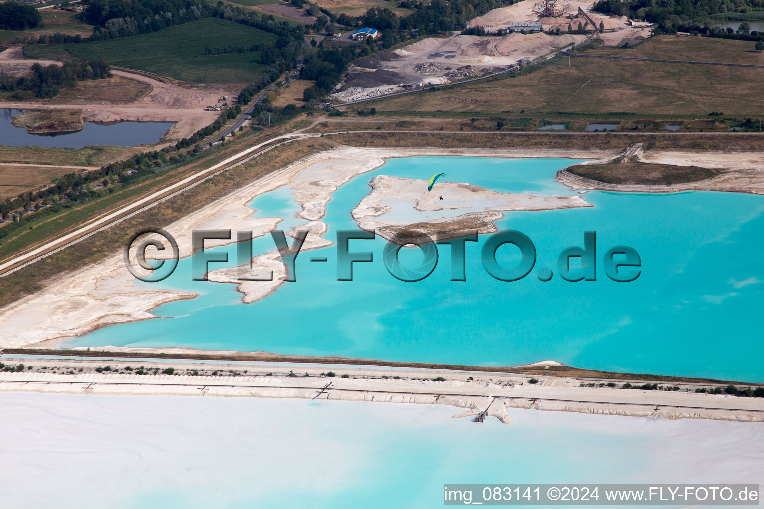 Schrägluftbild von Rosières-aux-Salines (F-Lothringen), Saline im Bundesland Meurthe-et-Moselle, Frankreich