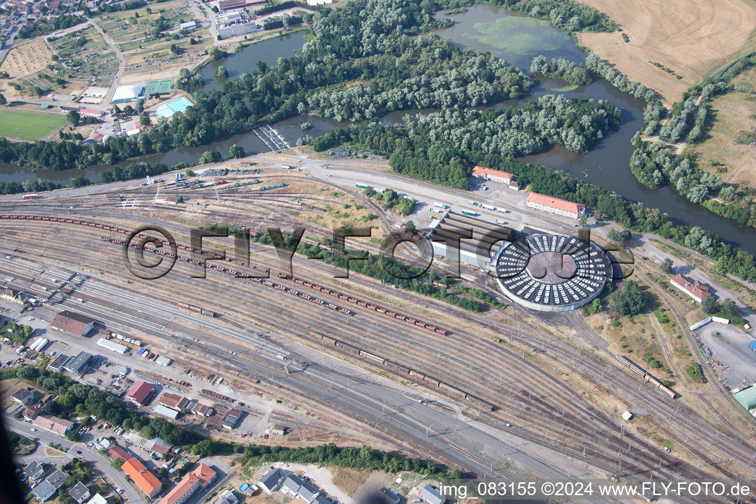 Luftbild von Bahnbetriebswerk und Ausbesserungswerk, Wartung und Instandhaltung von Zügen der SNCF in Damelevières in Grand Est im Bundesland Meurthe-et-Moselle, Frankreich