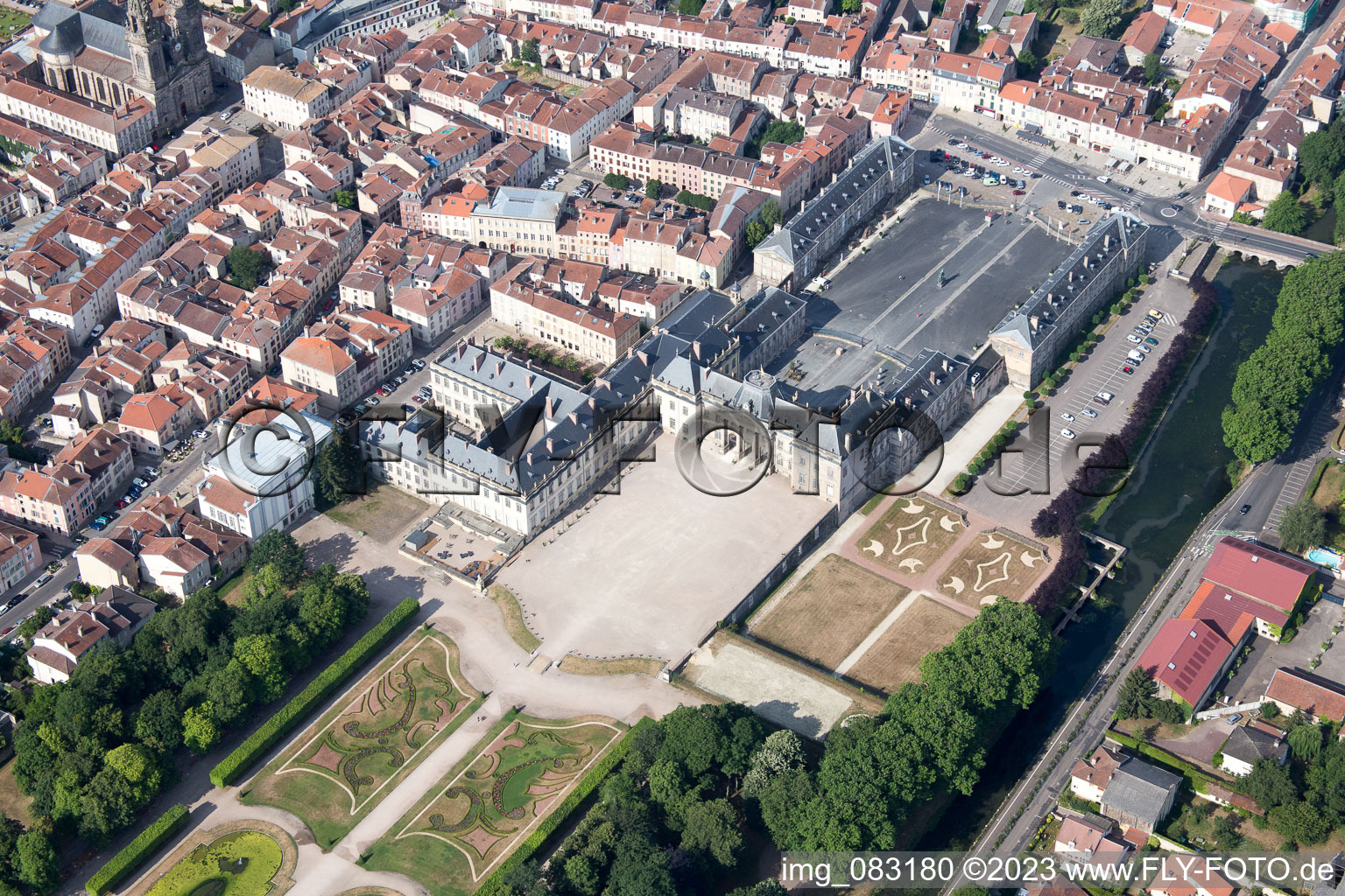 Lunéville im Bundesland Meurthe-et-Moselle, Frankreich aus der Luft betrachtet