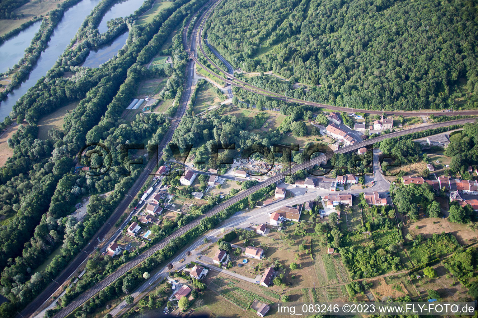 Arnaville im Bundesland Meurthe-et-Moselle, Frankreich von oben