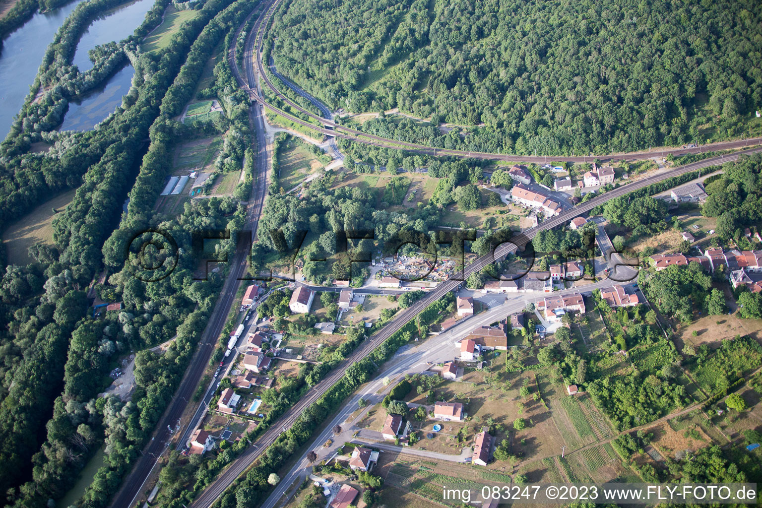 Arnaville im Bundesland Meurthe-et-Moselle, Frankreich aus der Luft
