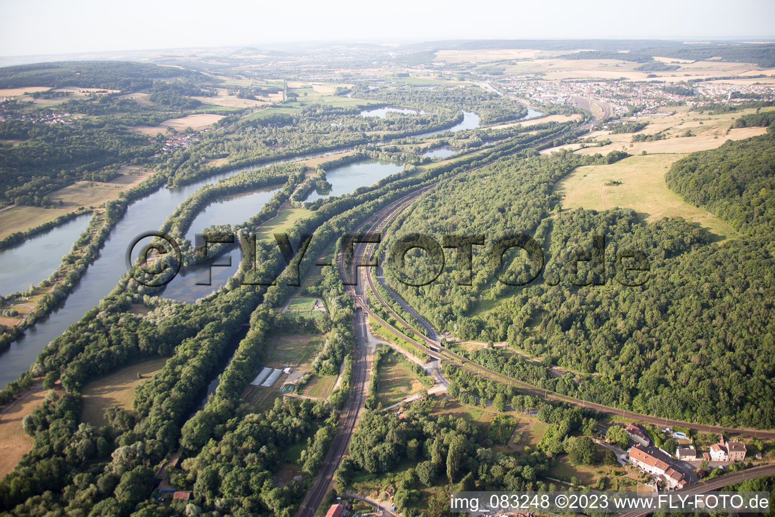 Arnaville im Bundesland Meurthe-et-Moselle, Frankreich von oben gesehen