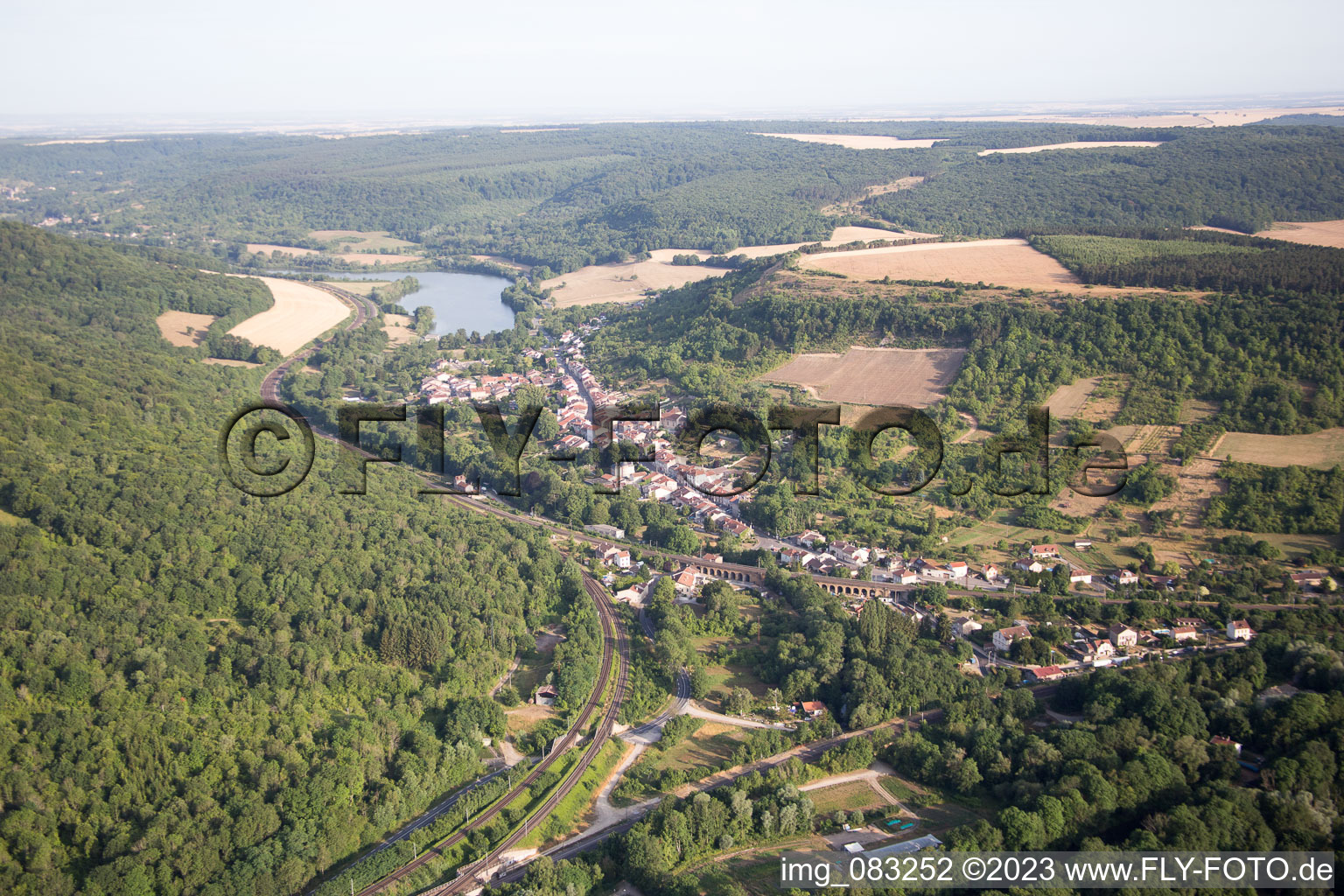 Luftbild von Arry im Bundesland Moselle, Frankreich