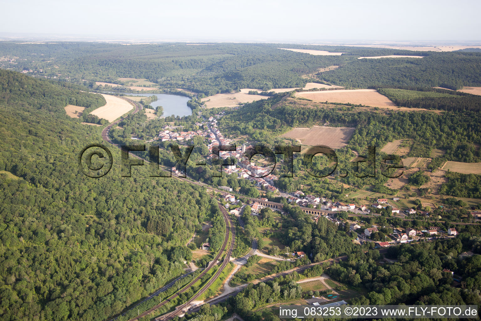 Luftaufnahme von Arry im Bundesland Moselle, Frankreich