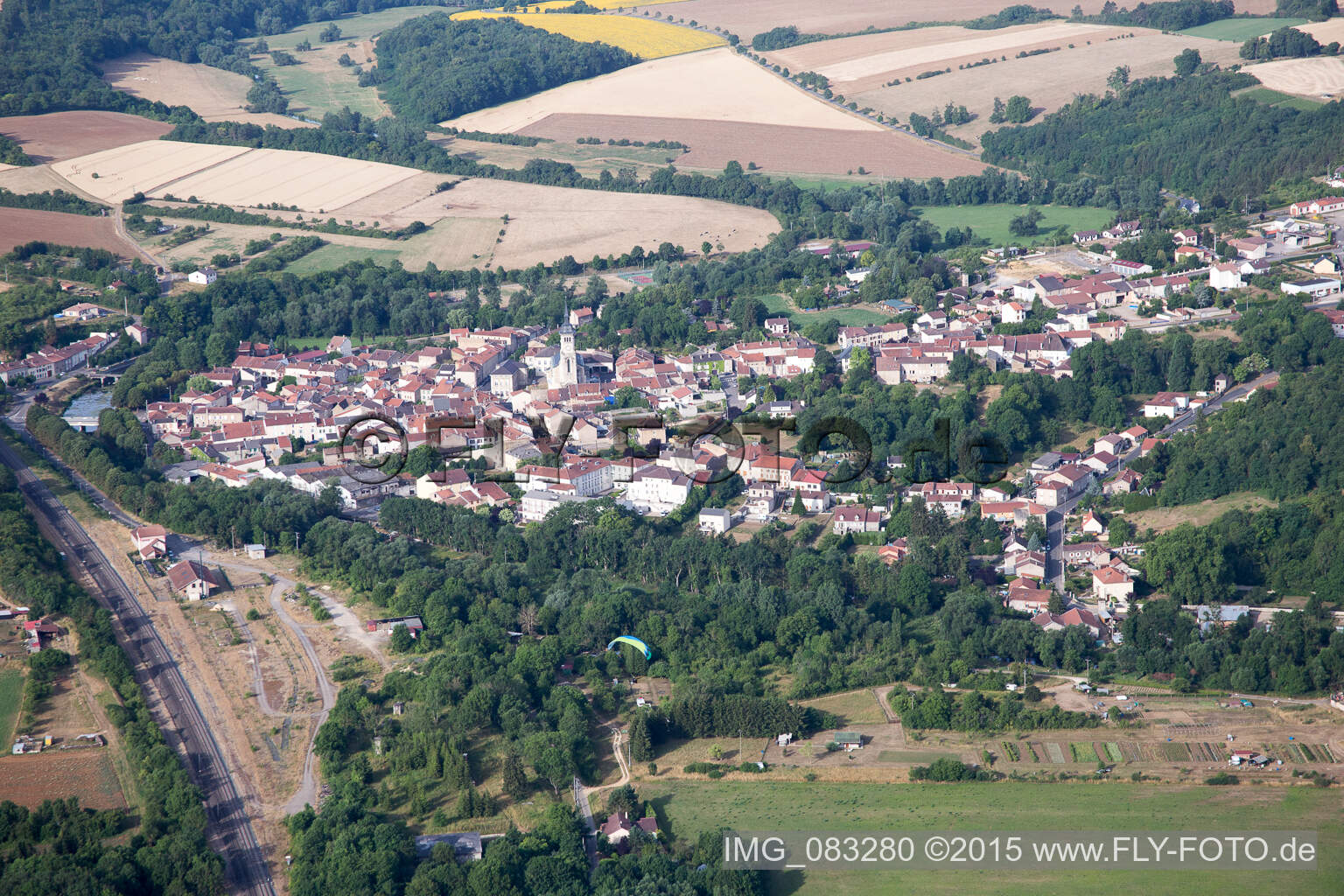 Luftbild von Dorf - Ansicht in Thiaucourt-Regnieville in Grand Est in Thiaucourt-Regniéville im Bundesland Meurthe-et-Moselle, Frankreich
