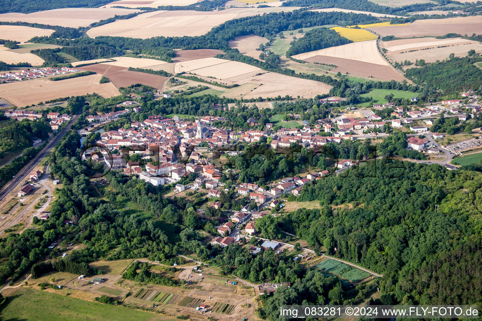 Luftaufnahme von Dorf - Ansicht in Thiaucourt-Regnieville in Grand Est in Thiaucourt-Regniéville im Bundesland Meurthe-et-Moselle, Frankreich