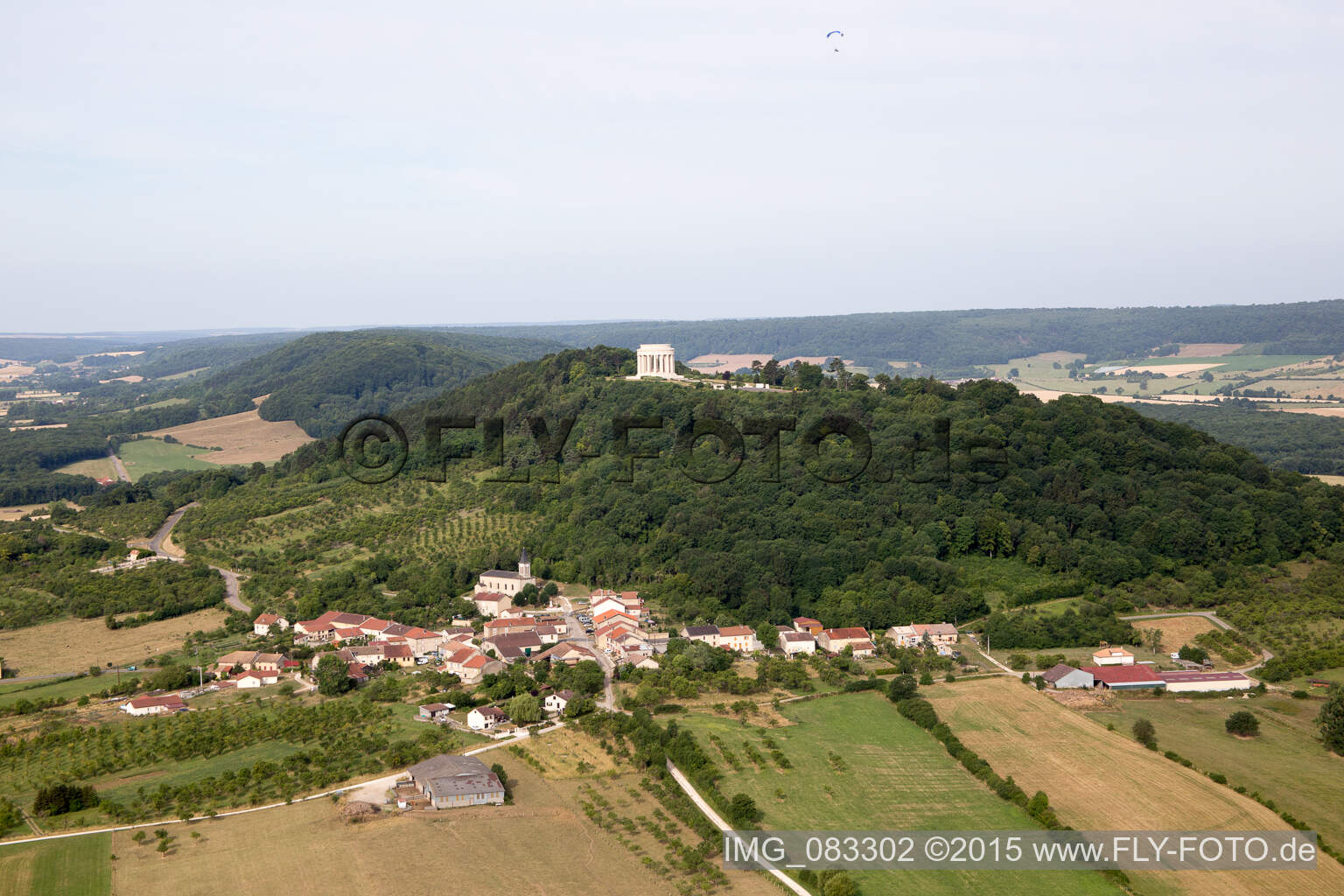 Luftbild von Montsec, Amerikanisches Kriegerdenkmal im Bundesland Meuse, Frankreich