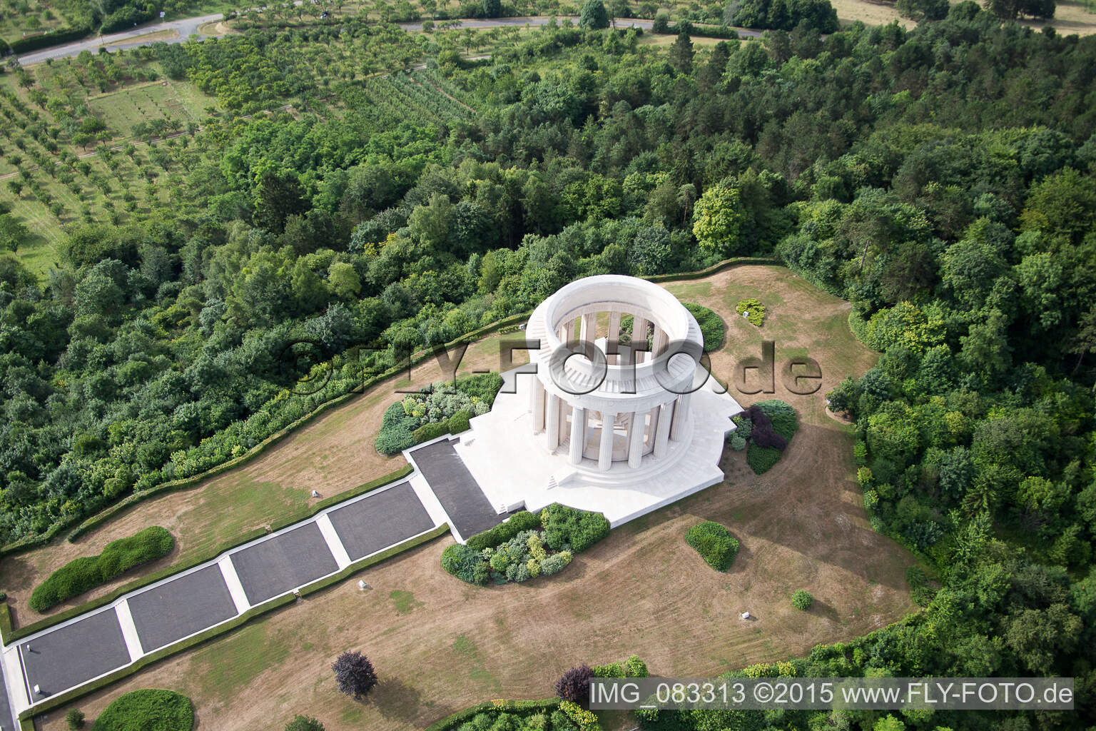 Drohnenbild von Montsec, Amerikanisches Kriegerdenkmal im Bundesland Meuse, Frankreich