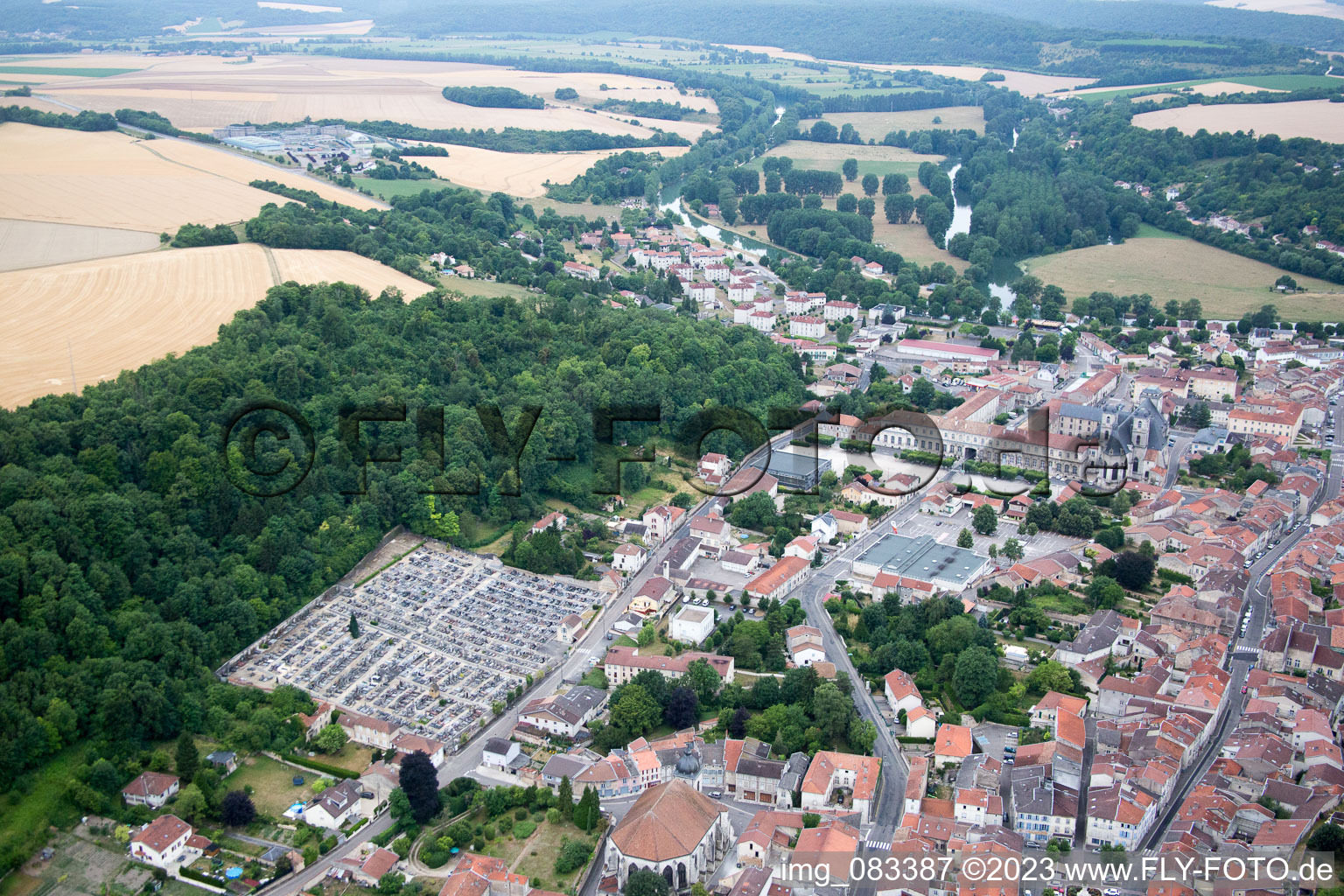 Luftbild von Saint-Mihiel im Bundesland Meuse, Frankreich