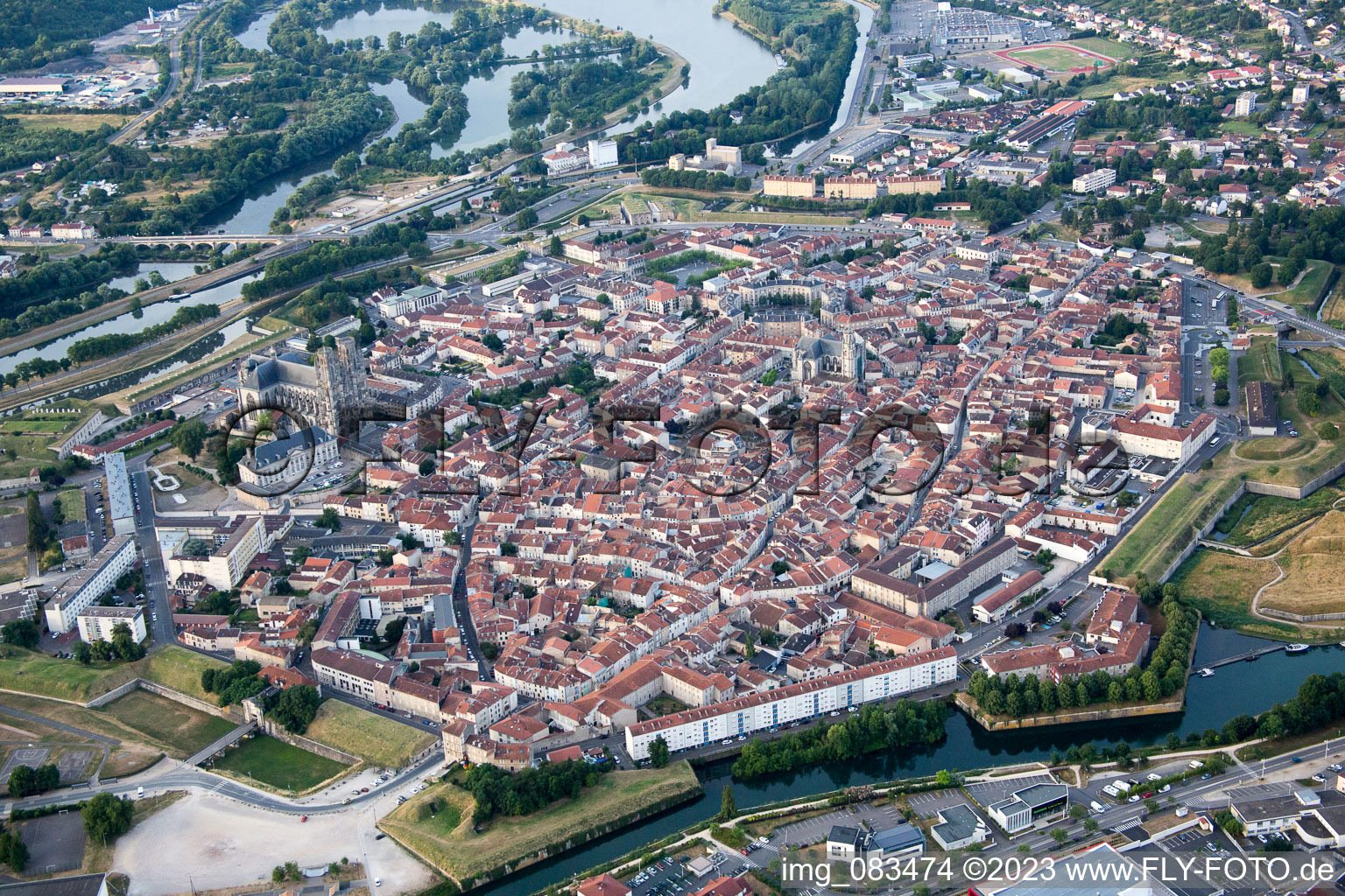 Schrägluftbild von Toul im Bundesland Meurthe-et-Moselle, Frankreich