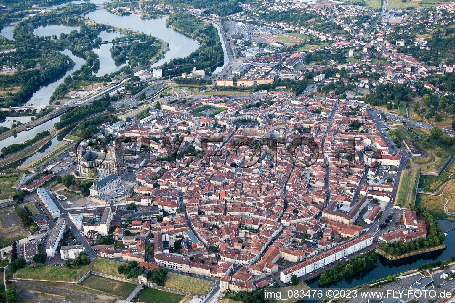 Toul im Bundesland Meurthe-et-Moselle, Frankreich aus der Luft